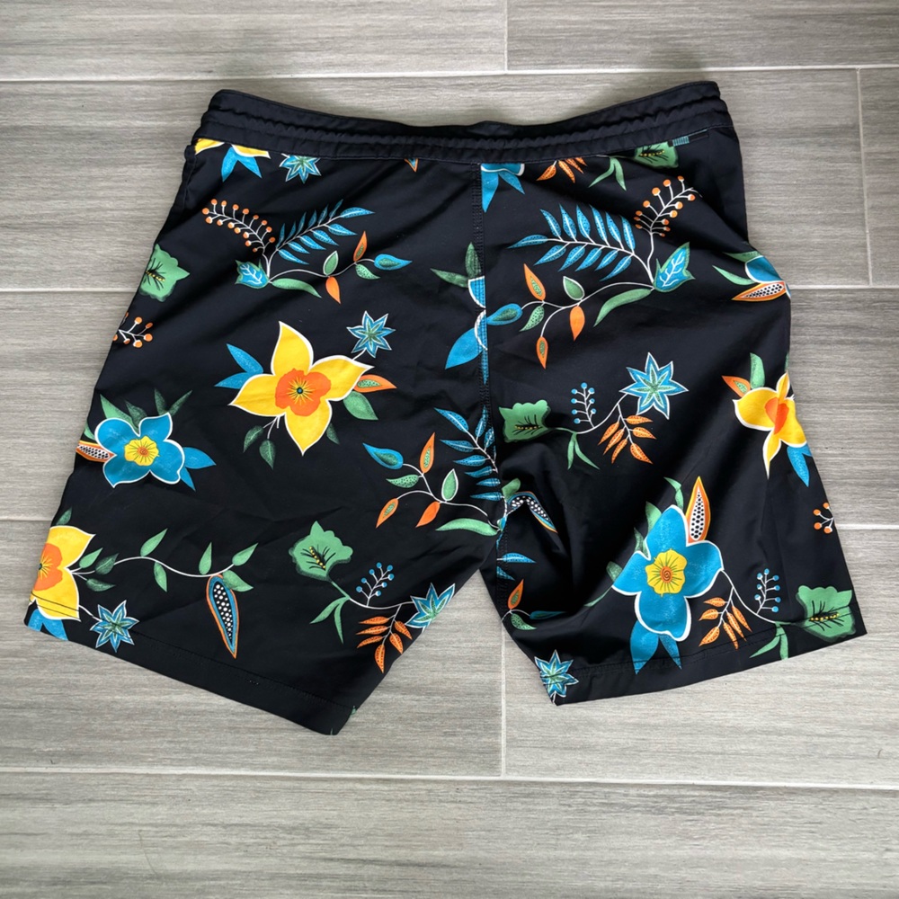 VISSLA Floral Swim Shorts Men’s 36 Black w Yellow & Blue Flowers